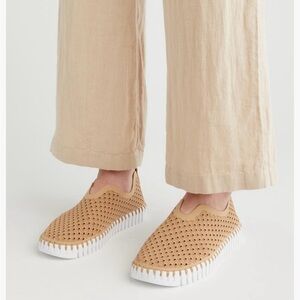 Ilse Jacobsen Tulip Tan Perforated Women's Sneakers. Size 9US/ 39EU